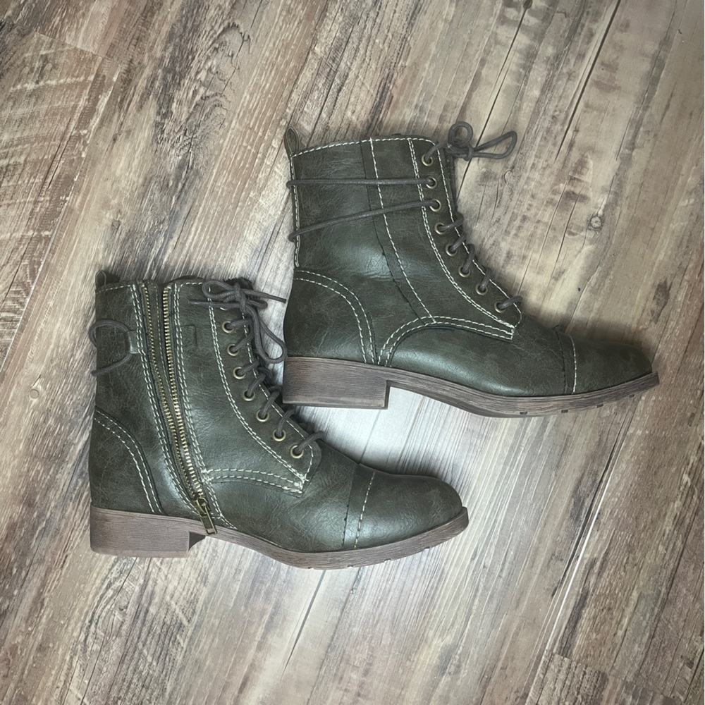Sz. 8 Green Combat Boots
